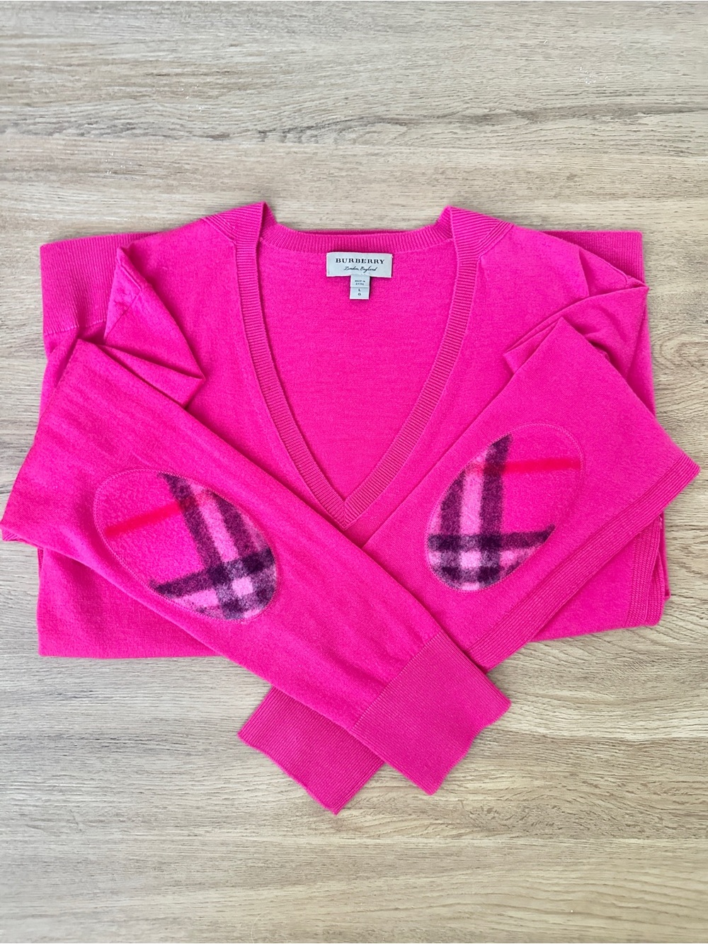 BURBERRY 💖 Cashmere V-Neck Sweater – Pink – Size L